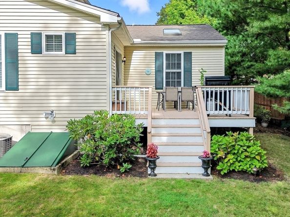 35 Andrea Cir 35, Needham MA 02494