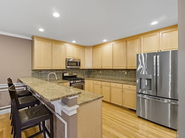 35 Andrea Cir 35, Needham MA 02494