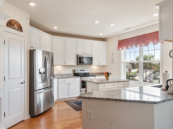 2 Francis Dr 412, Andover MA 01810