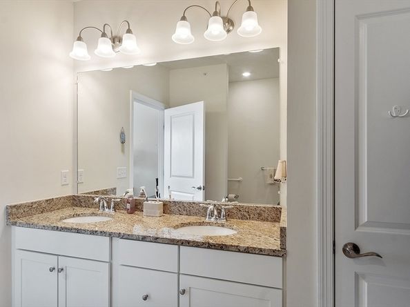 2 Francis Dr 412, Andover MA 01810