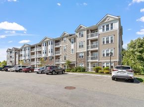 2 Francis Dr 412, Andover MA 01810