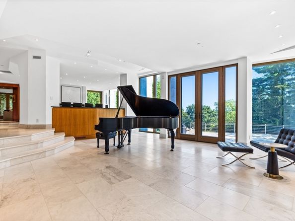 55 Leicester St, Brookline MA 02445