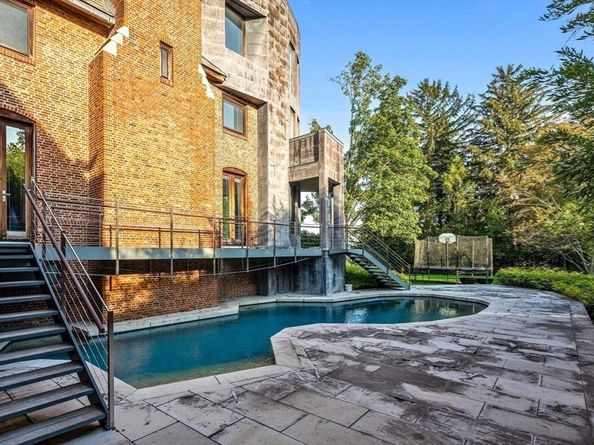 55 Leicester St, Brookline MA 02445