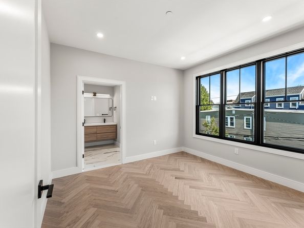 106 Moore PH6, Boston MA 02128