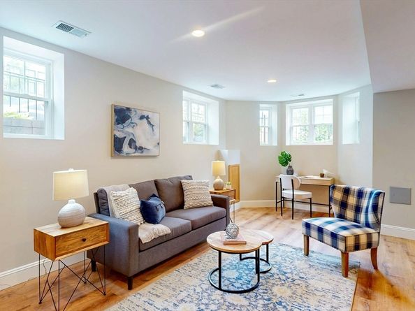 209 W 2nd St, Boston MA 02127