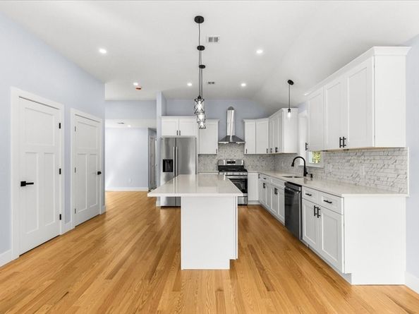 71 Readville St A, Boston MA 02136