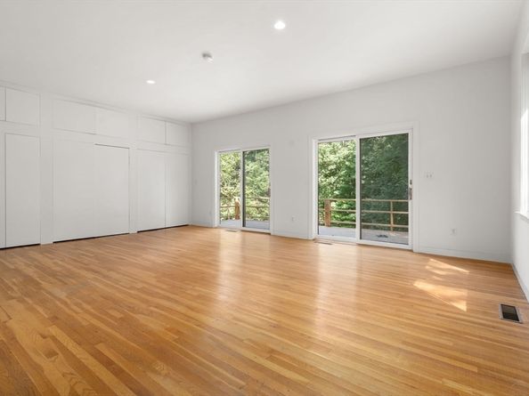 136 Dudley Rd, Newton MA 02459
