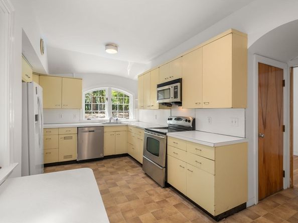 136 Dudley Rd, Newton MA 02459