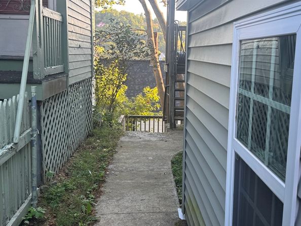 58 Arlington St, Fitchburg MA 01420