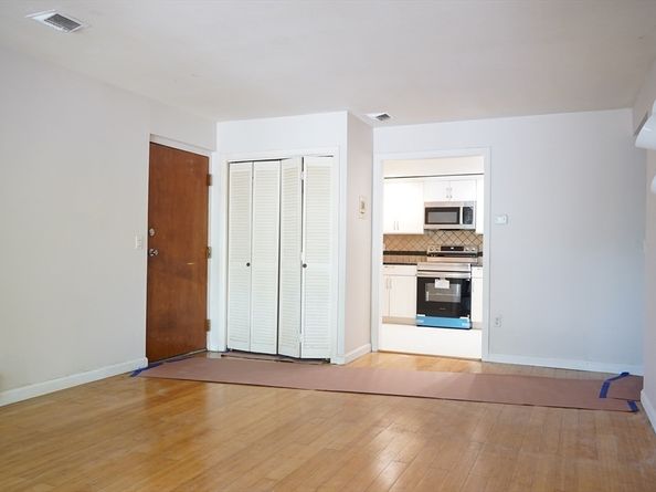36 Pleasant Dr 42, Stoughton MA 02072