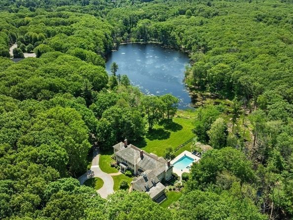 26 Longmeadow Dr, Westwood MA 02090