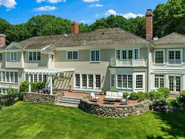 26 Longmeadow Dr, Westwood MA 02090