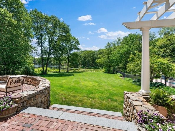 26 Longmeadow Dr, Westwood MA 02090