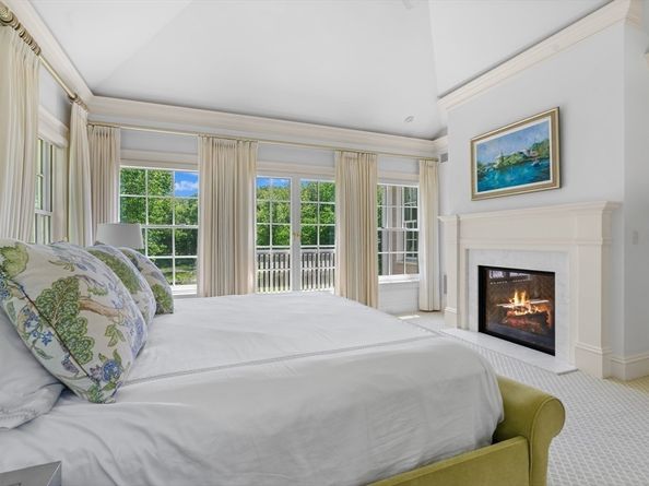 26 Longmeadow Dr, Westwood MA 02090