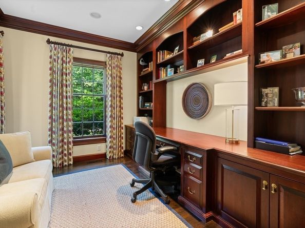 26 Longmeadow Dr, Westwood MA 02090