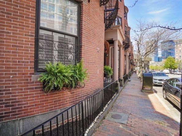 27 Bowdoin St 1C, Boston MA 02114