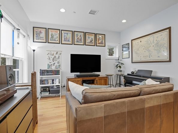15 Swift Ter 3, Boston MA 02128
