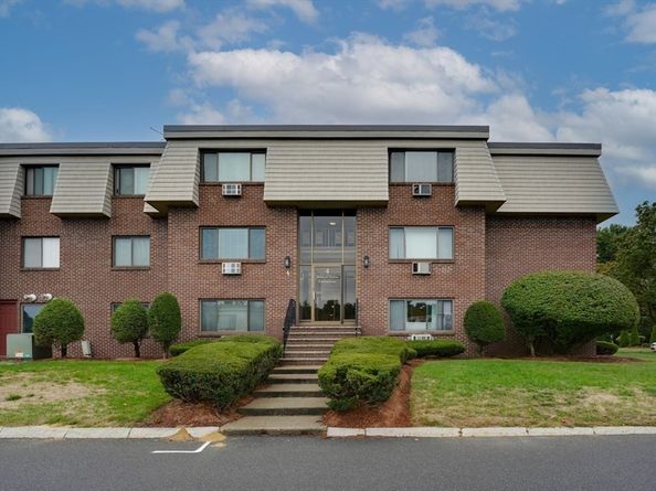 4 Hallmark Gardens 2, Burlington MA 01803