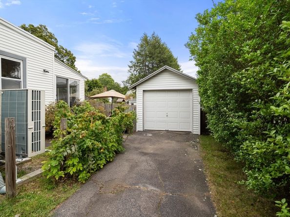 639 Pleasant St 639, Milton MA 02186