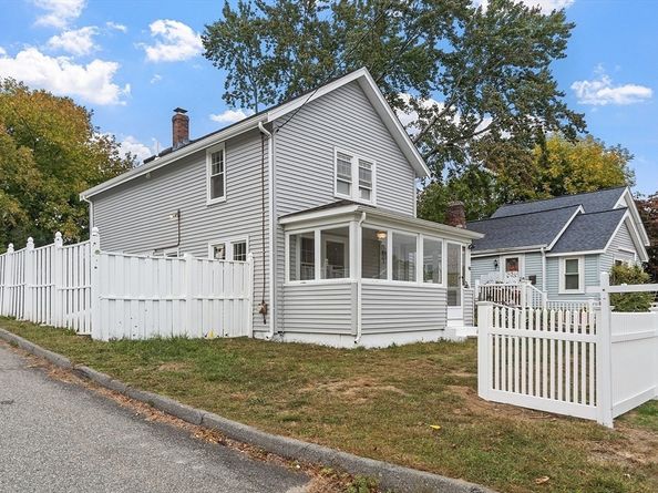 98 Seminole Ave, Waltham MA 02451