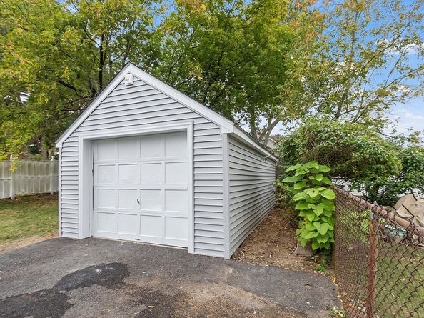 98 Seminole Ave, Waltham MA 02451