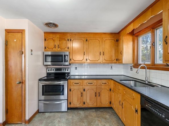 10 Horton St, Salem MA 01970
