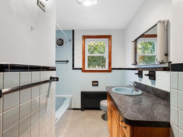 10 Horton St, Salem MA 01970