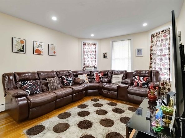 10 Beach Rd 1, Winthrop MA 02152
