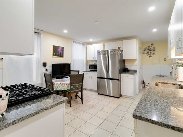 10 Beach Rd 1, Winthrop MA 02152