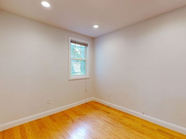 375 Dorchester St, Boston MA 02127