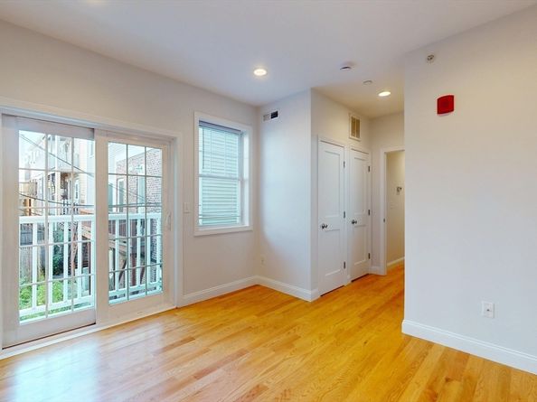 375 Dorchester St, Boston MA 02127