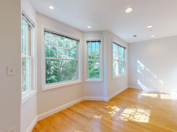375 Dorchester St, Boston MA 02127
