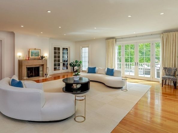 18 Longmeadow Drive, Westwood MA 02090