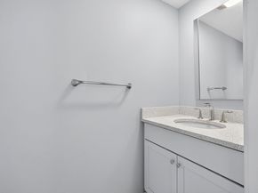 1175 Chestnut St 27, Newton MA 02464