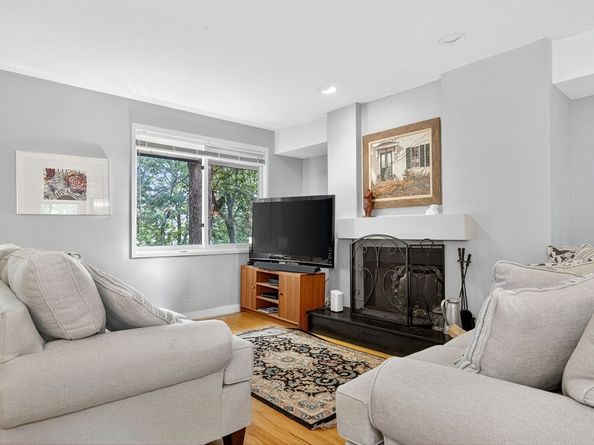 1175 Chestnut St 27, Newton MA 02464