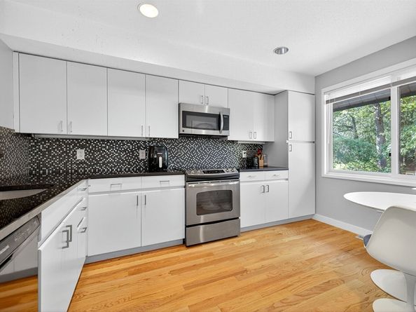 1175 Chestnut St 27, Newton MA 02464