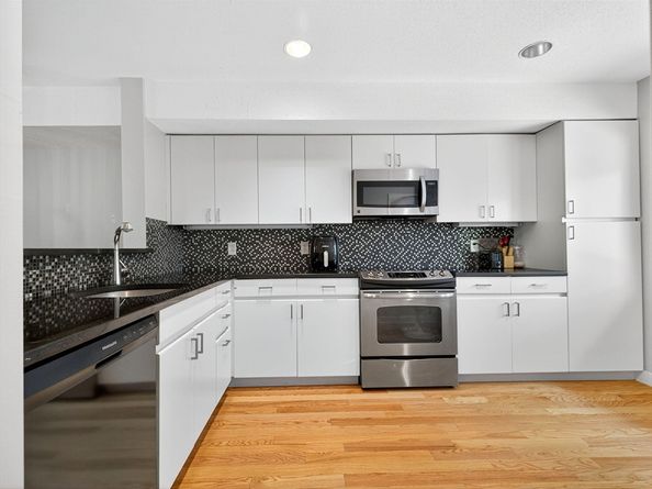 1175 Chestnut St 27, Newton MA 02464
