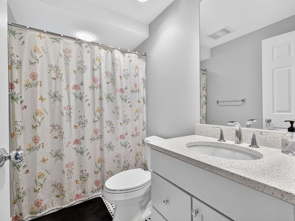 1175 Chestnut St 27, Newton MA 02464