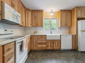 11 Old Farm Rd, Douglas MA 01516