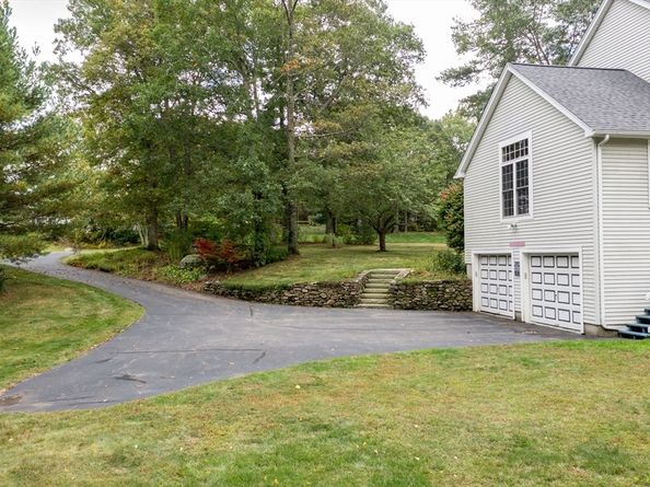 11 Old Farm Rd, Douglas MA 01516