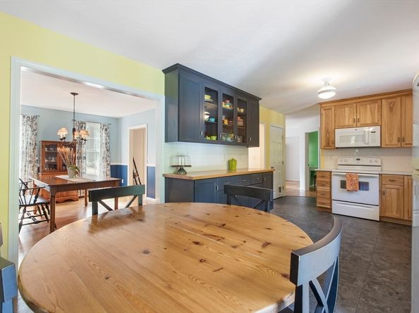 11 Old Farm Rd, Douglas MA 01516
