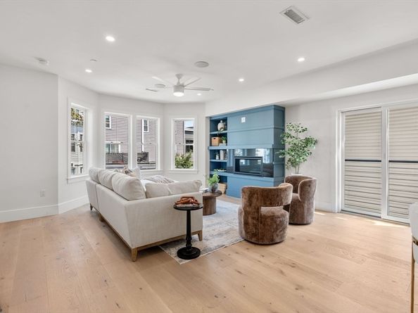 527 East 7th Street 7, Boston MA 02127