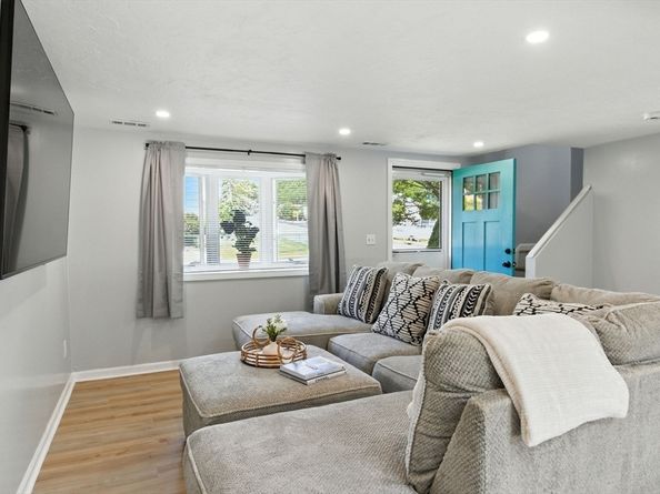 21 Petipas Ln B, Randolph MA 02368