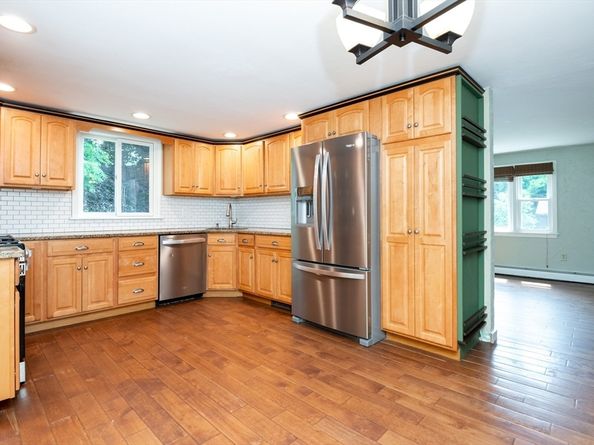 1 Oakhurst Ave, Ipswich MA 01938
