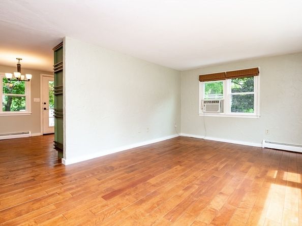 1 Oakhurst Ave, Ipswich MA 01938