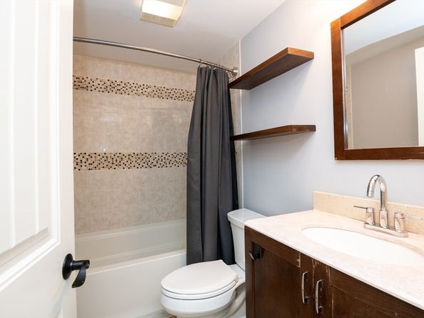 1 Oakhurst Ave, Ipswich MA 01938