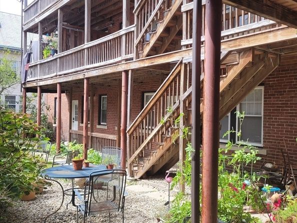 25 Roslyn St 3, Salem MA 01970