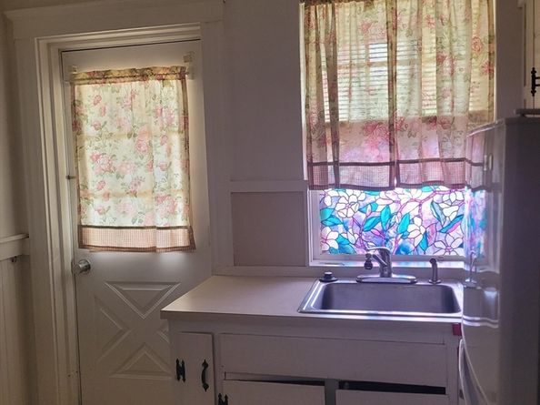 25 Roslyn St 3, Salem MA 01970