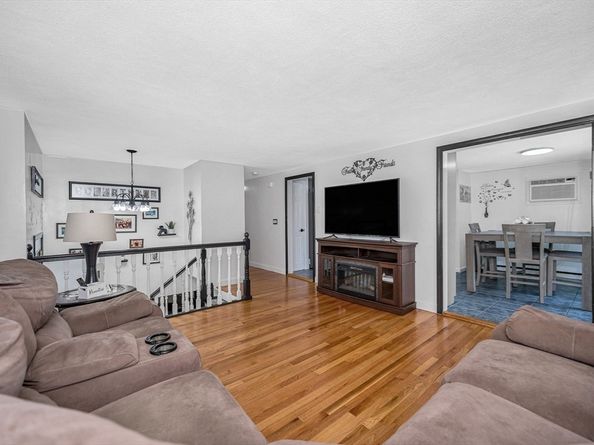 6 Magnolia Ave, Billerica MA 01821
