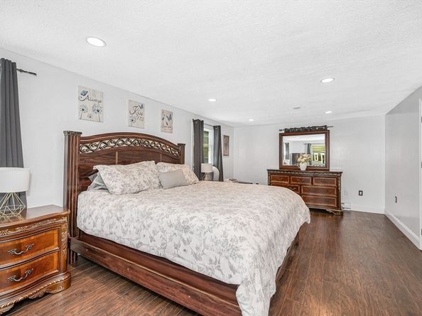 6 Magnolia Ave, Billerica MA 01821